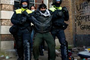 A Spaniard sentenced to prison in Amsterdam for "kicking" several agents in a Gaza protest