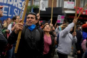 Argentine justice investigates social organizations for coercing the poor to go protest