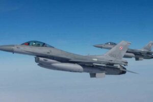 Two F-16 fighters in Polish airspace.  Archive image.