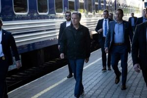 Blinken visits kyiv to reaffirm US support for Ukraine: "Military aid is on the way"