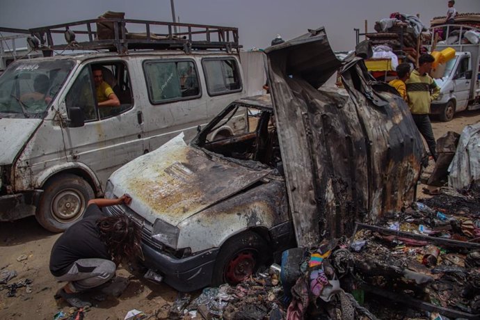 A group of Palestinians in a displaced persons camp bombed by the Israeli Army in Rafah, on the border between the Gaza Strip and Egypt (file)