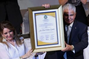 Mulino is certified as a winner and proposes repatriating migrants during his government