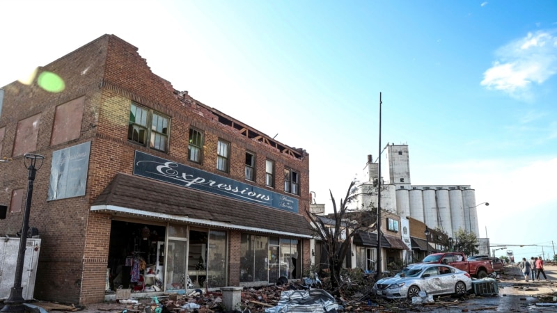 Strong storms and winds in Texas leave one dead and widespread damage