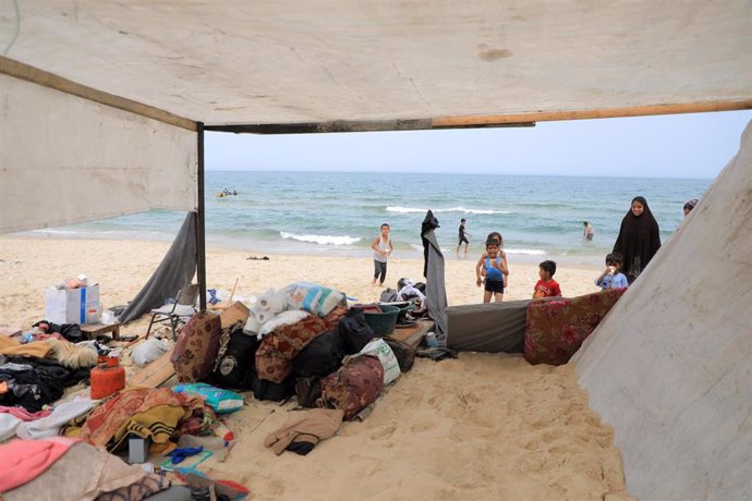 Palestinian evacuees in Khan Younis, Gaza Strip