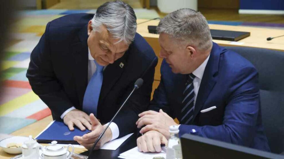 The Slovak Robert Fico talks with the Hungarian Viktor Orbán during the last European Council in March