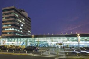 Chaos at Lima airport due to technical failure leaves passengers stranded and flights canceled