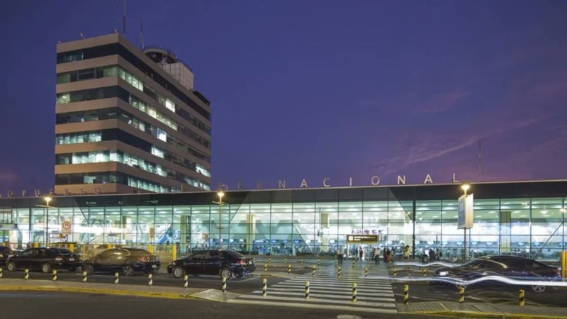 Chaos at Lima airport due to technical failure leaves passengers stranded and flights canceled