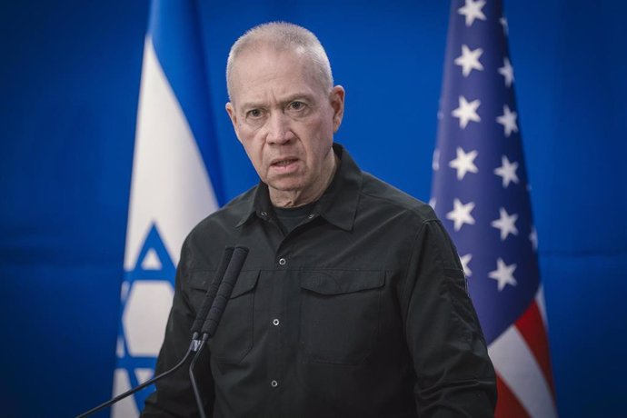 File - Israeli Defense Minister Yoav Gallant during a press conference in Tel Aviv with US Defense Secretary Lloyd Austin (file)