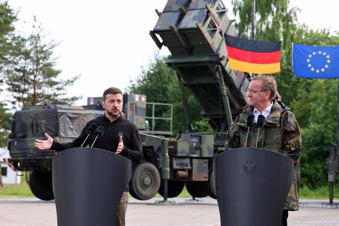 German Defense Minister Boris Pistorius with Ukrainian President Volodymyr Zelensky