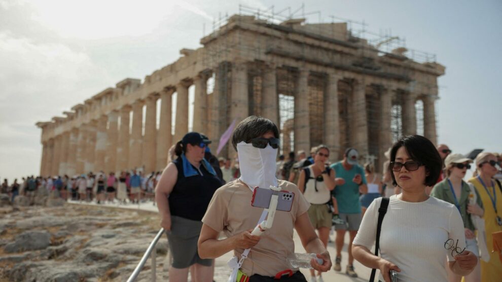 Greece suffers its most extreme heat wave before summer