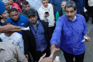 How does Chavismo's electoral machinery work according to experts?