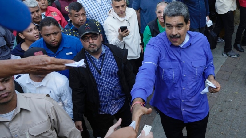 How does Chavismo's electoral machinery work according to experts?