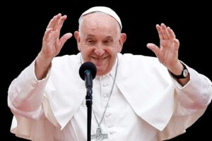 New homophobic statement from the Pope: "In the Vatican there is an atmosphere of faggot"