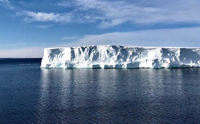 Ice front on the Antarctic coast