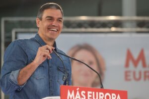 Sánchez, after Feijóo has opened the door to a motion of censure: "They are absolutely desperate"