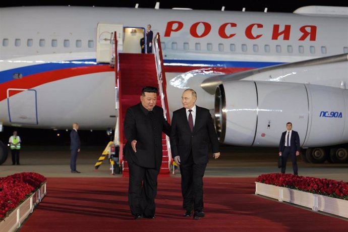 North Korean leader Kim Jong Un receives Russian President Vladimir Putin upon his arrival in Pyongyang.