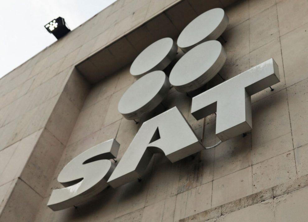 The SAT reports an increase of 2,000 donors during AMLO's six-year term