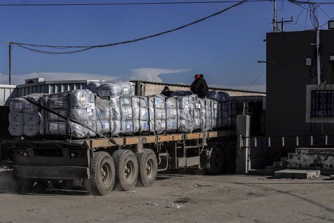 File - 17 February 2024, Palestinian Territories, Rafah: A truck loaded with German aid enters Gaza through the Kerem Shalom border crossing.  Photo: Abed Rahim Khatib/dpa