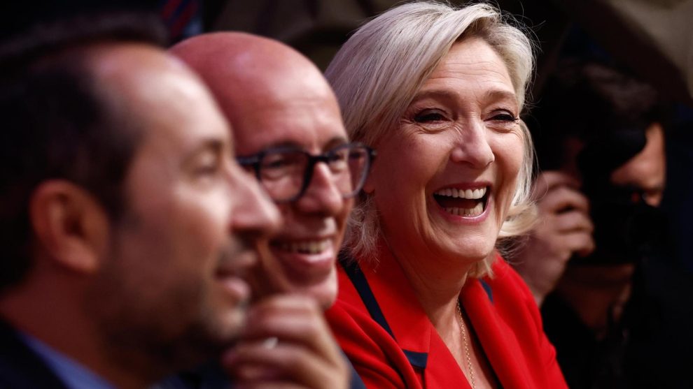 The extreme right in France rises to 37% in voting intention while Macron's party falls to 20%