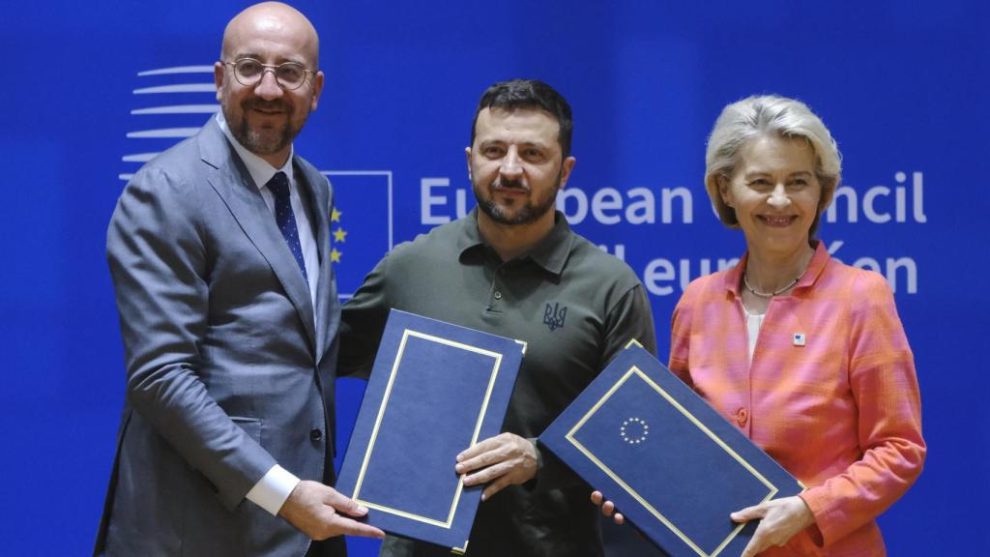 Charles Michel, Volodymyr Zelensky and Ursula von der Leyen, during the signing of the security agreement between Ukraine and the EU