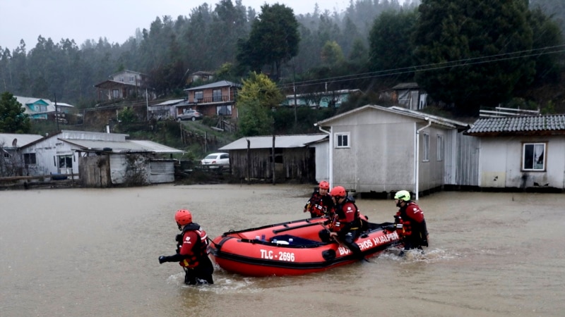 The rains do not let up in Chile and a tornado destroys at least 11 homes