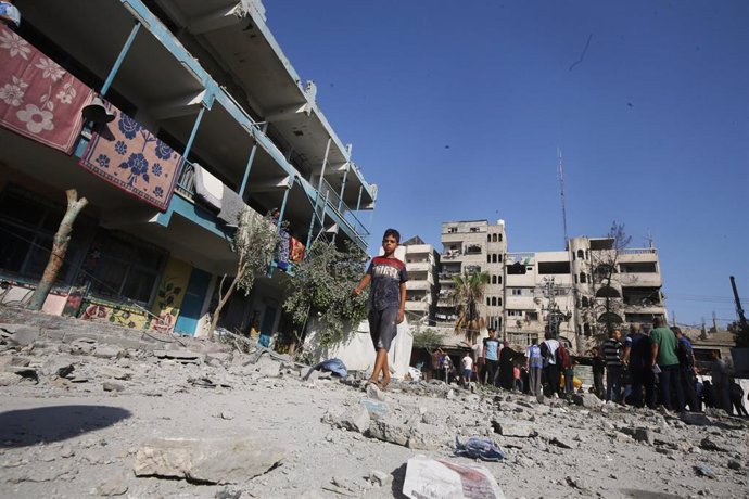 Palestinians at a UNRWA school bombed by the Israeli Army in the Nuseirat refugee camp in the central Gaza Strip