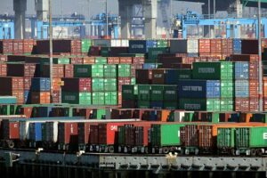 US trade deficit increases in April