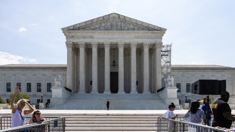 What does the US Supreme Court's obstruction ruling mean for the January 6 riot cases?