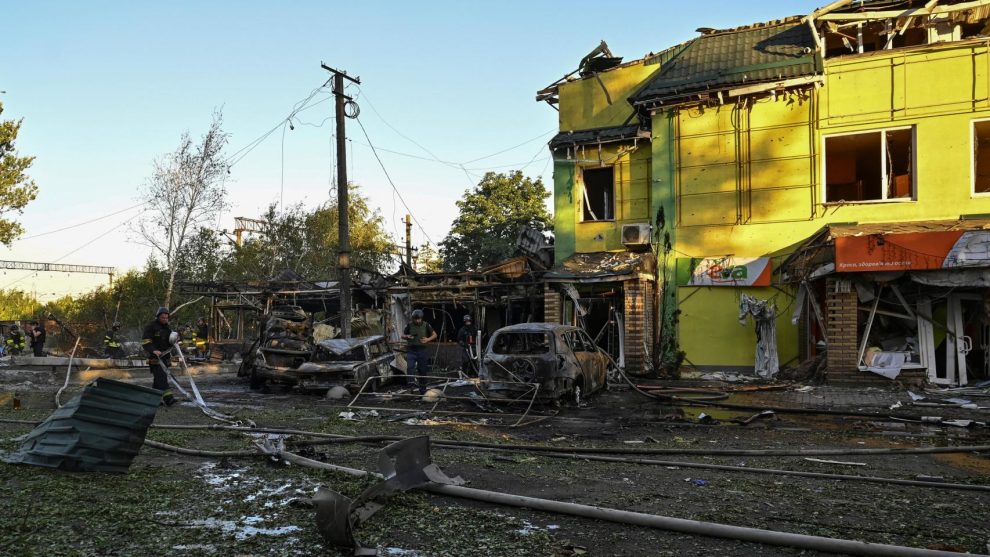 seven dead and 18 injured by a Russian bombing in a town in Zaporizhzhia