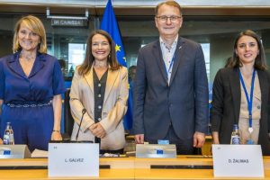 Three Spanish women in the leadership of the European Parliament's women's rights committee: Lina Gálvez (PSOE), Irene Montero (Podemos) and Rosa Estarás (PP)