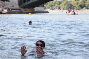 Anne Hidalgo keeps her promise and bathes in the Seine to prove that she is clean for the Olympics