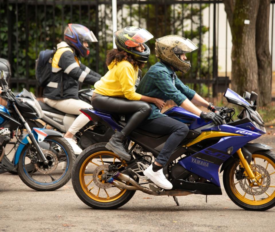 Application allows motorcyclists to generate extra income for their economic support