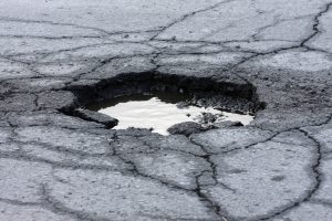 Are you suffering from potholes in Edomex? You can now report them via WhatsApp