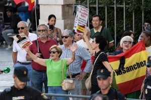 The judge now relies on the ultras of HazteOir to keep the case against Begoña Gómez alive