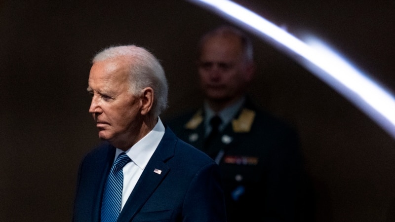 Biden's candidacy faces new dangers after Pelosi and Clooney remarks