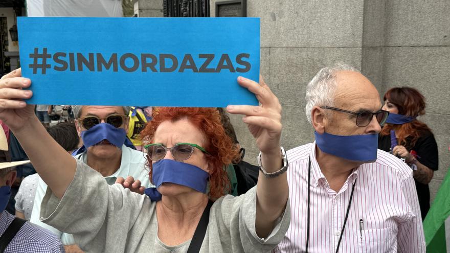 Yolanda Díaz announces an agreement with the PSOE to repeal part of the gag law