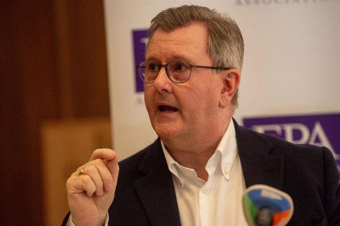 File - February 12, 2024, London, England, United Kingdom: Leader of the Democratic Unionist Party (DUP) of Northern Ireland JEFFREY DONALDSON is seen talking to members of the foreign press at a briefing in London organised by the Foreign Press Association.