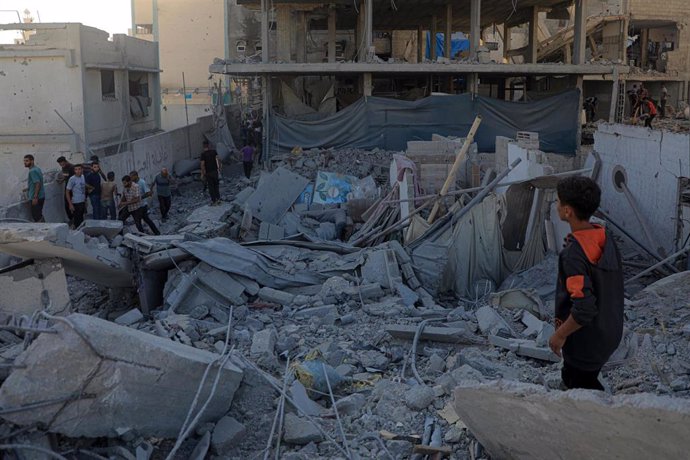 Debris after a bombing carried out by Israel in Khan Yunis, in the southern Gaza Strip