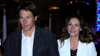 Julia Roberts celebrates 20 years with Danny Moder: “I can’t stop kissing”