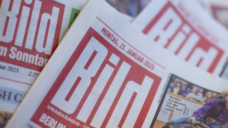 Archive - FILED - 23 January 2023, Berlin: Paper editions of the newspapers "Image" and "Picture on Sunday" lie on a table.  A German regional court ruled on Wednesday that tabloid newspaper Bild is prohibited from publishing certain statements about the Arch