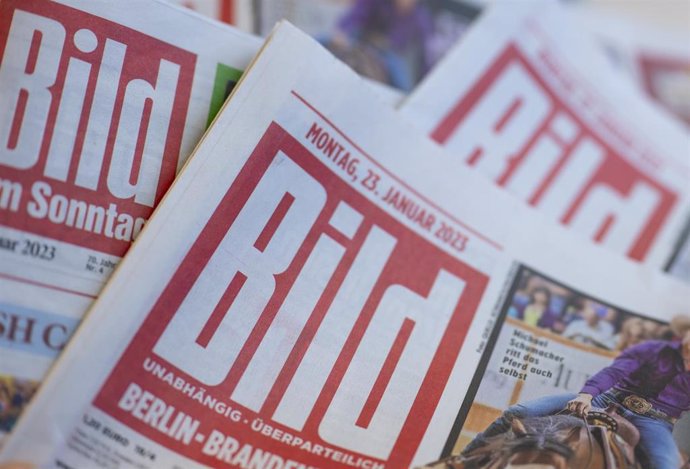 Archive - FILED - 23 January 2023, Berlin: Paper editions of the newspapers "Image" and "Picture on Sunday" lie on a table.  A German regional court ruled on Wednesday that tabloid newspaper Bild is prohibited from publishing certain statements about the Arch