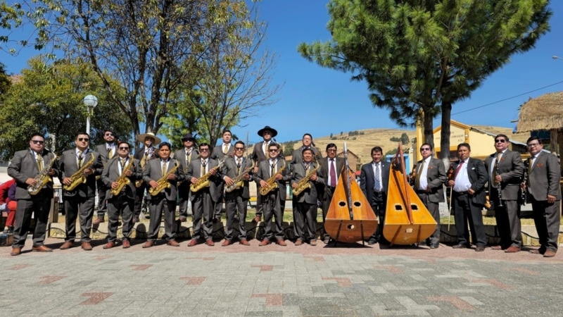 Nine musicians from a folkloric orchestra die after a bus crash in the Peruvian Andes