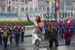 On national day, Peruvian president gives a report to a half-empty Congress and street protests