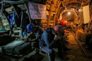 Operation against the clock to rescue a worker trapped in a mine in Chile