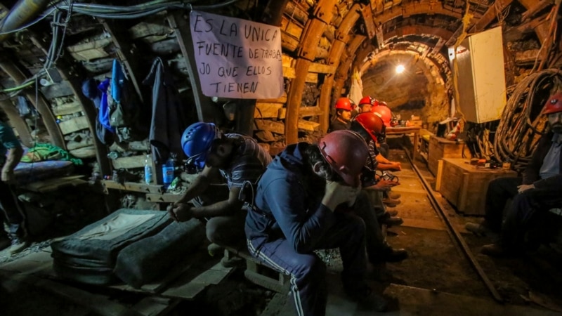 Operation against the clock to rescue a worker trapped in a mine in Chile