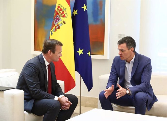 File - Masorange CEO Meinrad Spenger and Prime Minister Pedro Sánchez meeting at the Moncloa Palace, on July 22, 2024, in Madrid (Spain).