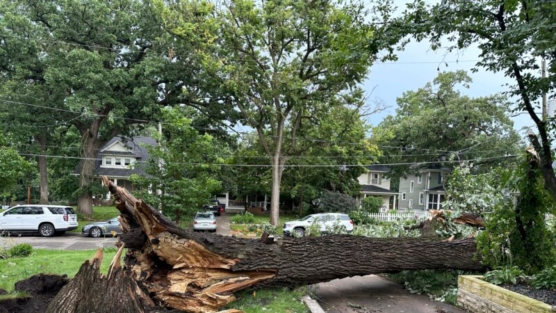 Severe storms with tornado warnings hit the US Midwest, leaving one dead and thousands without power