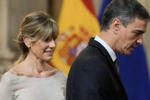 Sánchez asks to testify in writing in the case of Begoña Gómez and the accusations are opposed