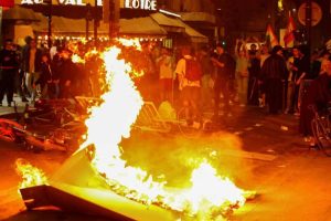 Burning of objects in the final stages of the demonstration in the streets of Paris