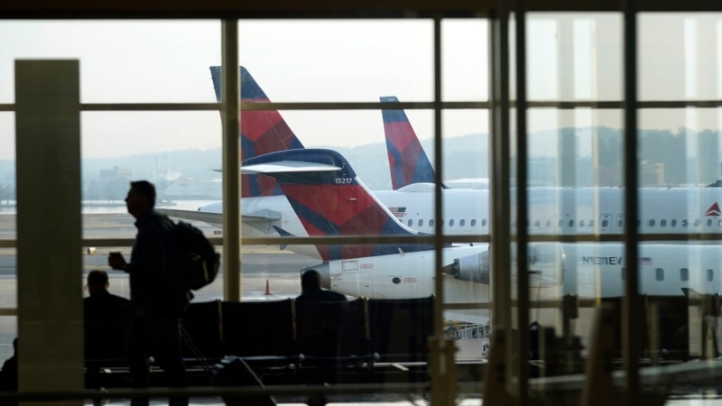 US airports screen record number of passengers